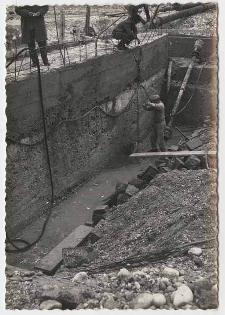 Fiume Isonzo, Gorizia. Opere di sbarramento in costruzione. Formazione della platea. Particolare